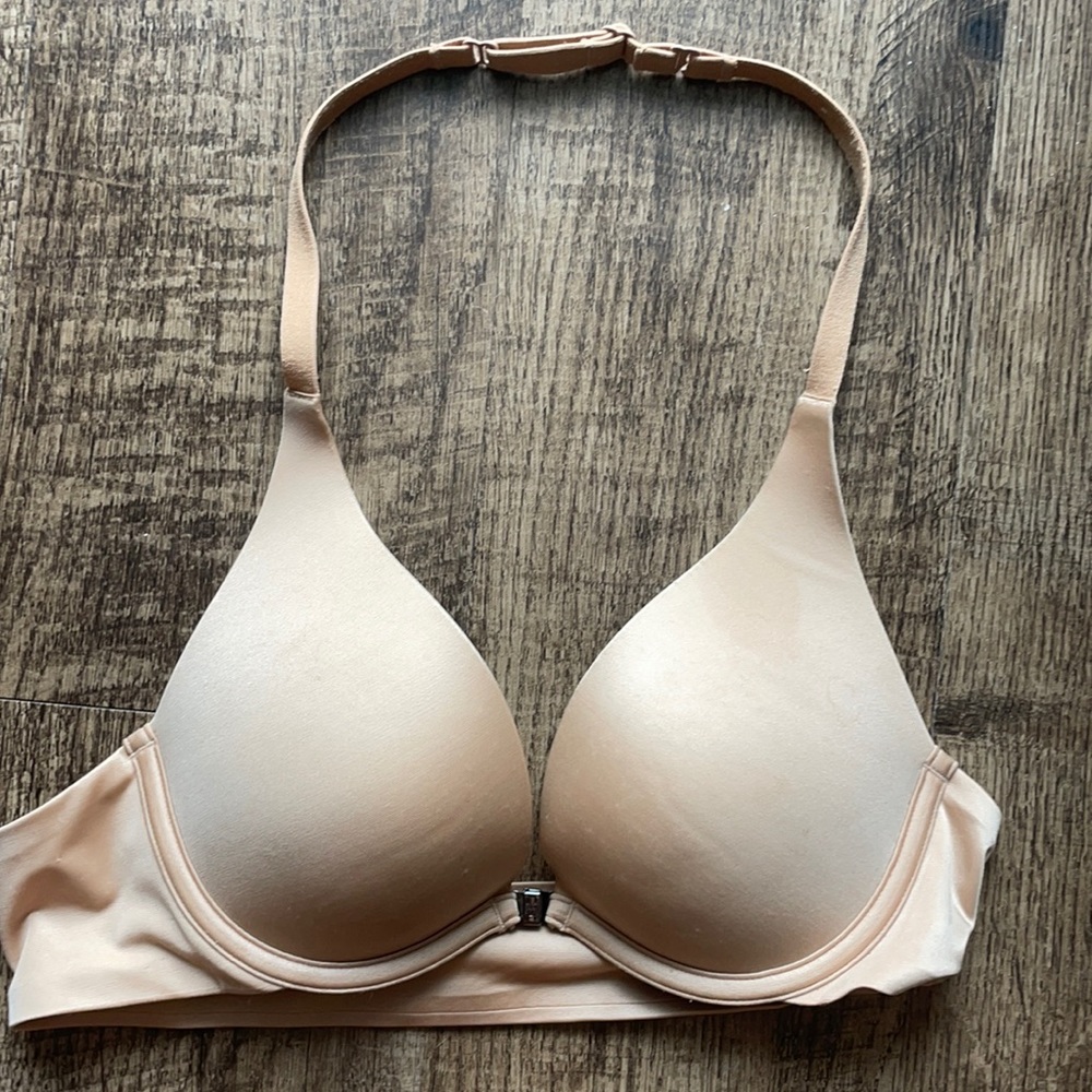 Magnetic front clasp plunge halter never worn